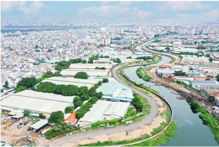 Trục giao thông xuyên suốt ven kênh dần thành hình